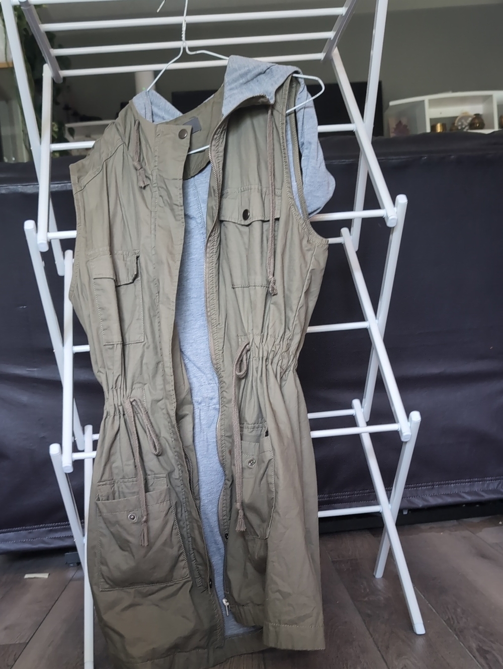 Lightweight Hooded Utility Vest in Olive